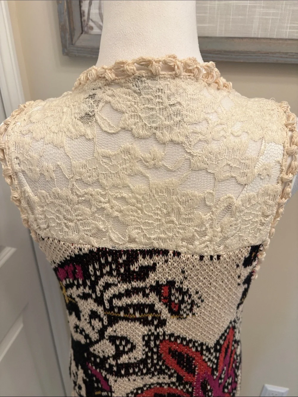 BKE Cream Open-Front Knit Vest with Black, Pink, Red & Gold Accents Size Medium